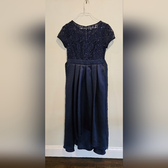 Junior Dress - Picture 5 of 9